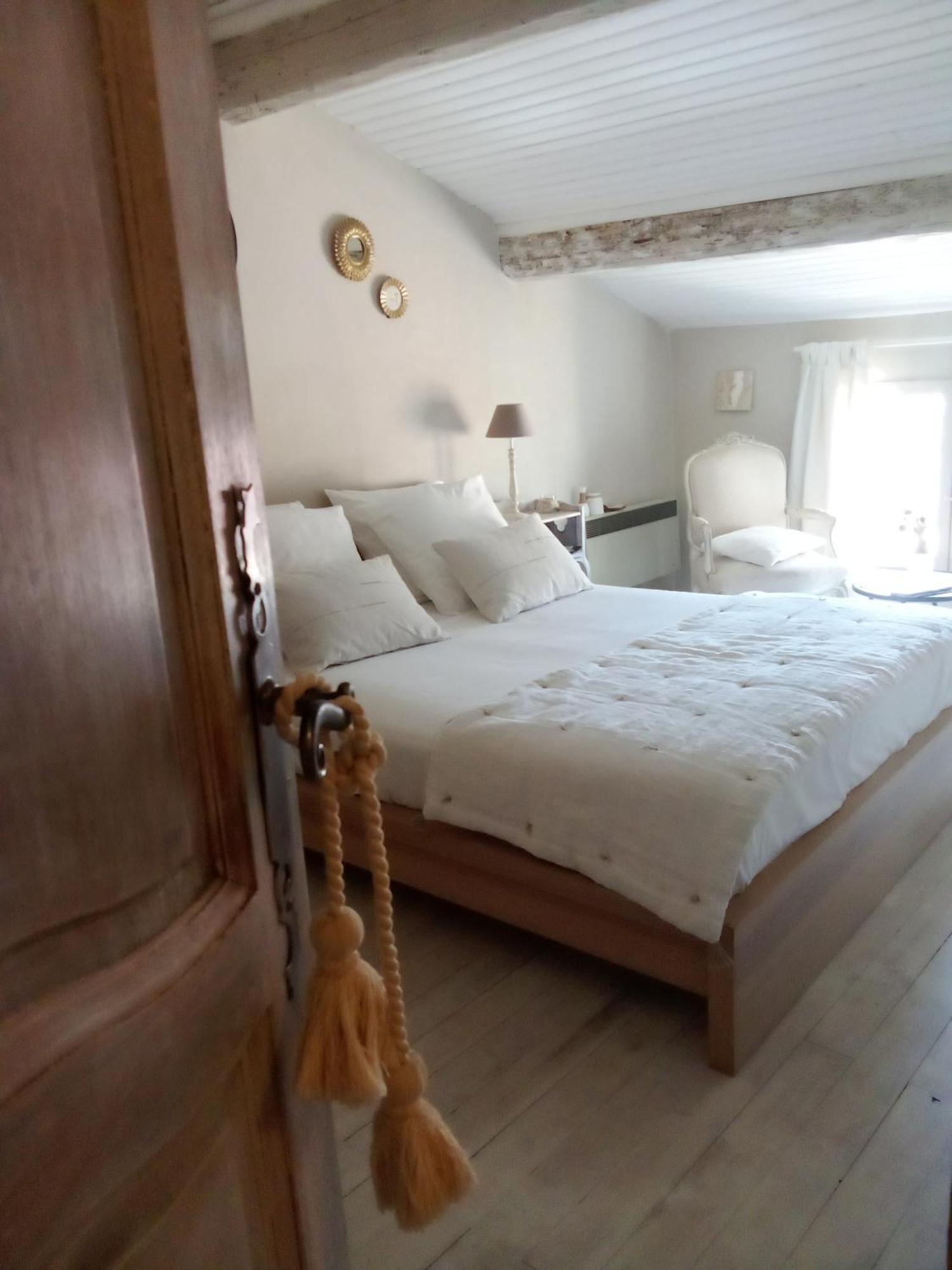 La Maison Perchee Aigues-Mortes Værelse billede